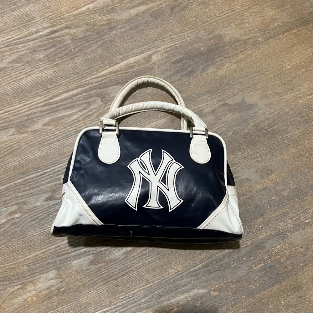 yankees women leather purse.